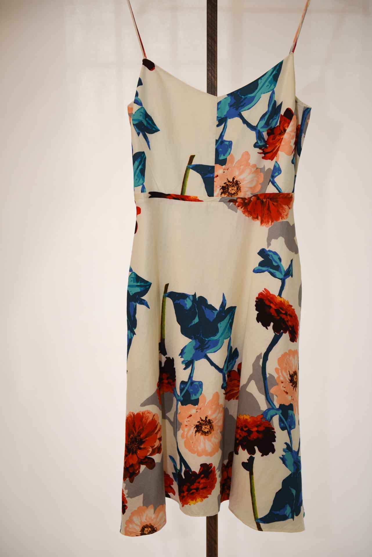 banana republic dress Banana Republic Spaghetti Strap Dress – Fabulous Find