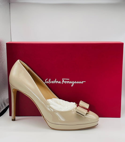 Salvatore Ferragamo Beige Patent Leather pumps