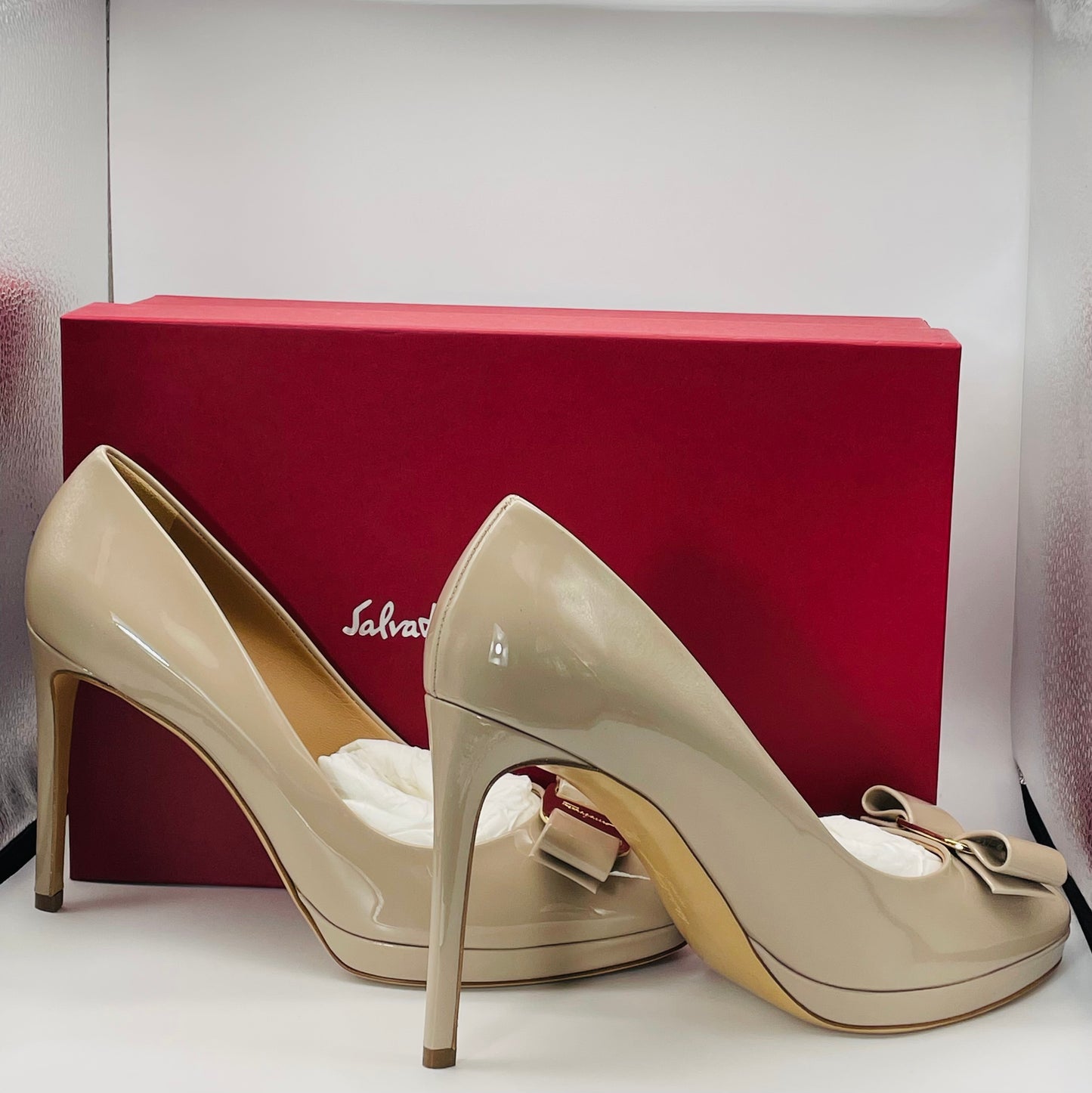 Salvatore Ferragamo Beige Patent Leather pumps