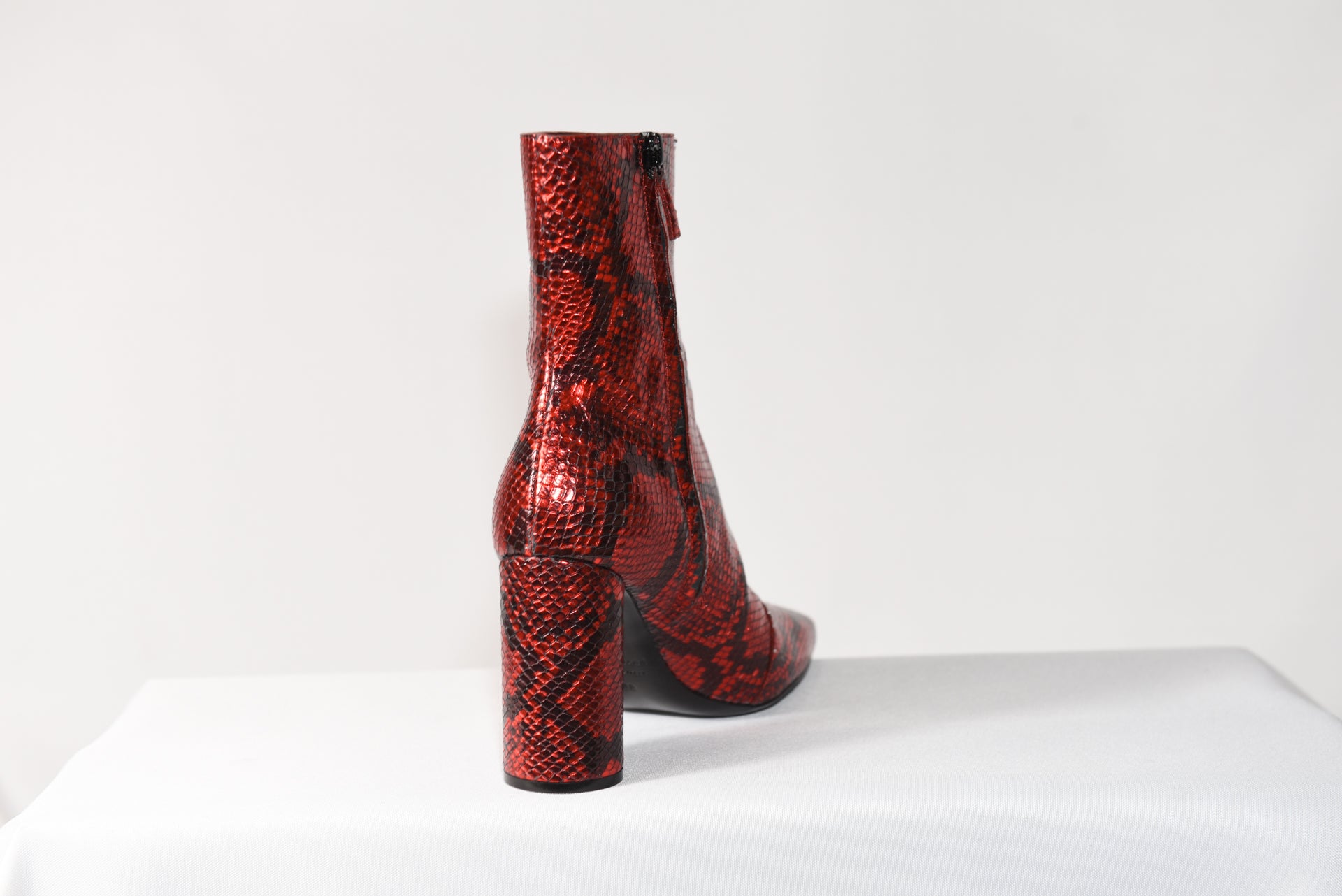 BALENCIAGA RED AND BLACK OVAL BOOTS – Find